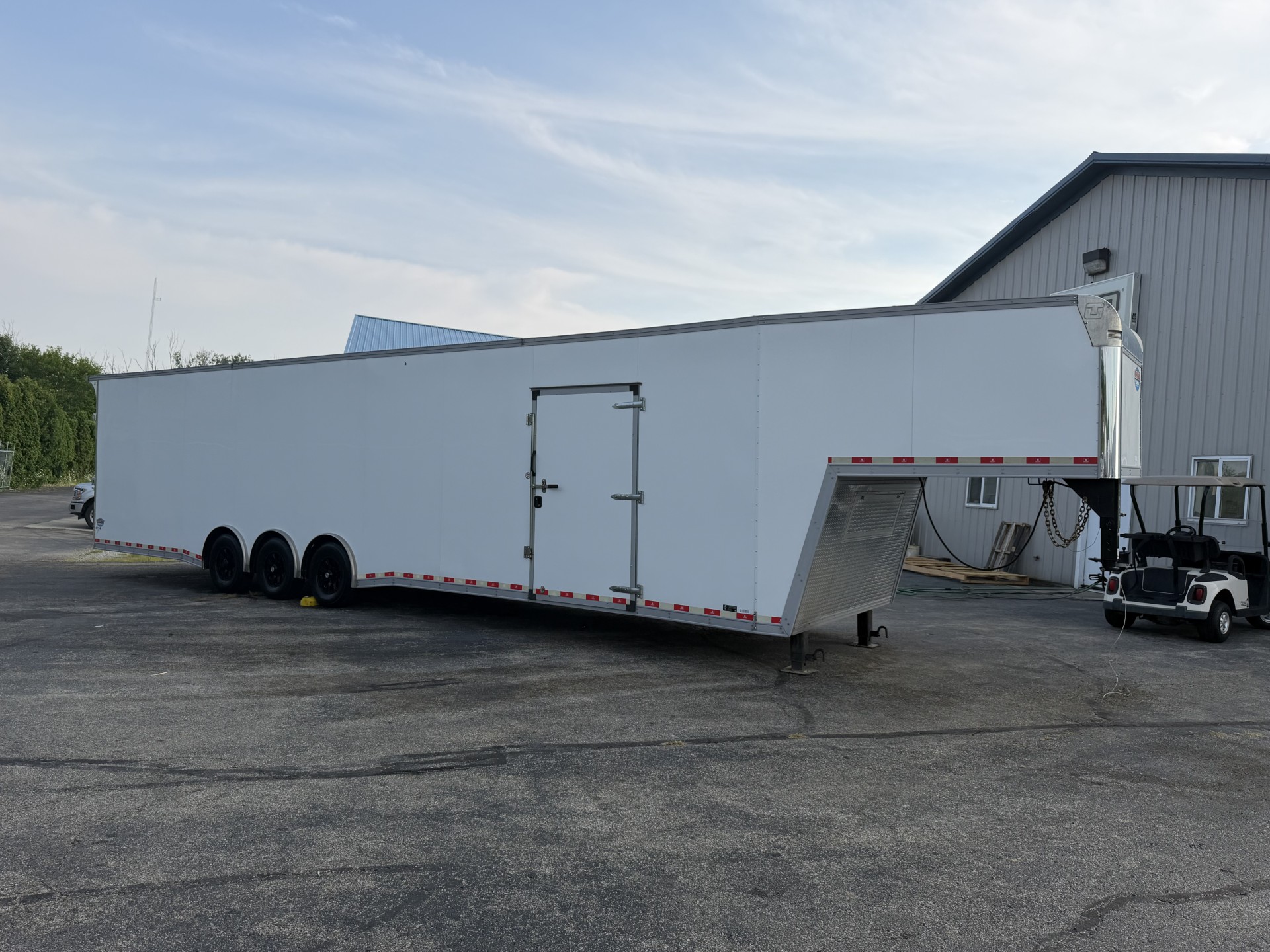 2021 44' United Gooseneck